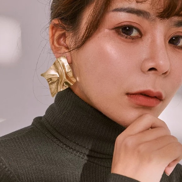 💛18K gold plated bold dim earrings - Picture 3 of 11